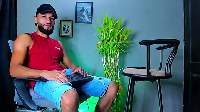 Snapshot of Damian_022 chatting on July 30, 2026, 10:47 am Damian 022 online show from July 30, 2026, 10:47 am