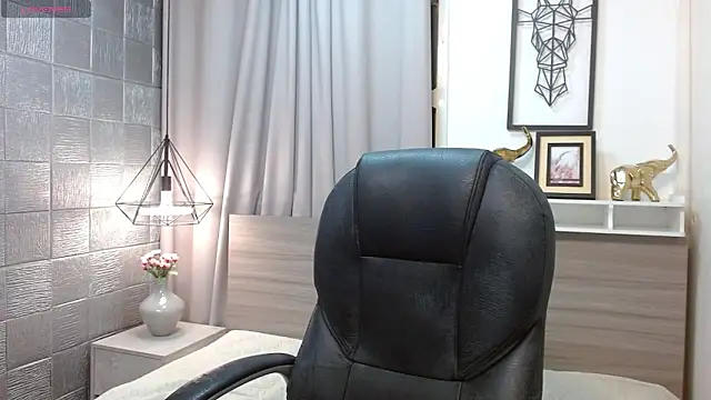 ianCute  online show from December 19, 2025, 10:01 pm