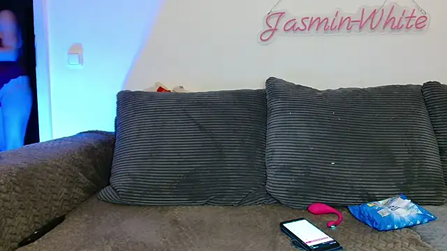 Snapshot of Jasmin-White chatting on August 1, 2026, 8:07 pm Jasmin-White online show from August 1, 2026, 8:07 pm