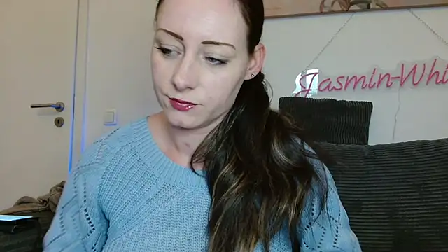 Jasmin-White online show from April 22, 2026, 4:03 pm