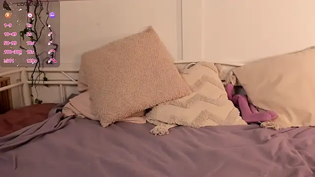 Snapshot of UnaMedison chatting on February 7, 2025, 2:15 pm UnaMedison online show from February 7, 2025, 2:15 pm