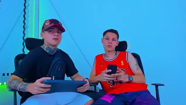 HOT boy2025 online show from November 3, 2025, 9:29 pm