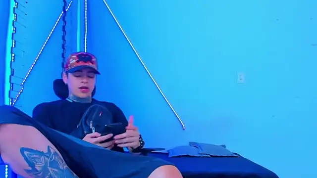 HOT boy2025 online show from October 22, 2025, 1:38 am