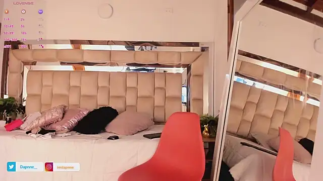 Snapshot of Dapnne_ chatting on October 15, 2025, 12:46 pm Dapnne online show from October 15, 2025, 12:46 pm