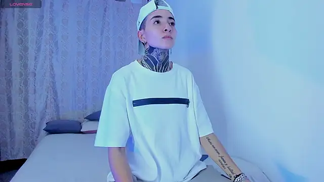 Tinny and Candy online show from December 20, 2025, 1:52 am