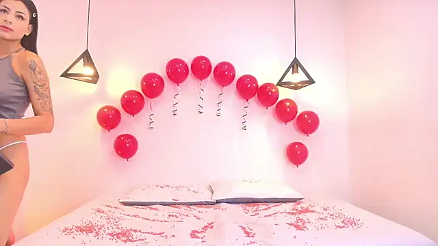 Snapshot of Tinny_and_Candy chatting on February 14, 2025, 1:29 pm Tinny and Candy online show from February 14, 2025, 1:29 pm