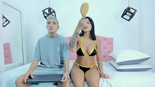 Snapshot of Tinny_and_Candy chatting on February 26, 2025, 1:22 pm Tinny and Candy online show from February 26, 2025, 1:22 pm