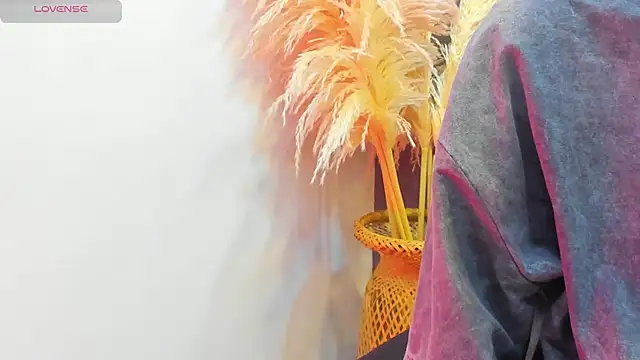 Tinny and Candy online show from October 18, 2025, 12:29 pm