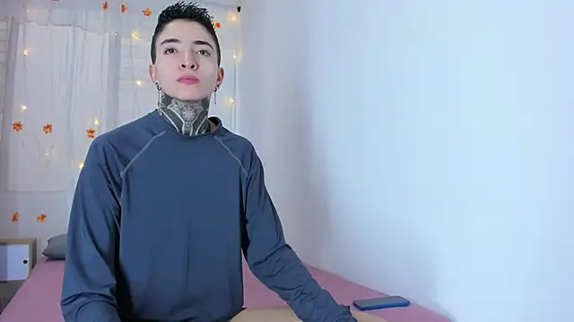 Tinny and Candy online show from November 6, 2025, 12:20 pm