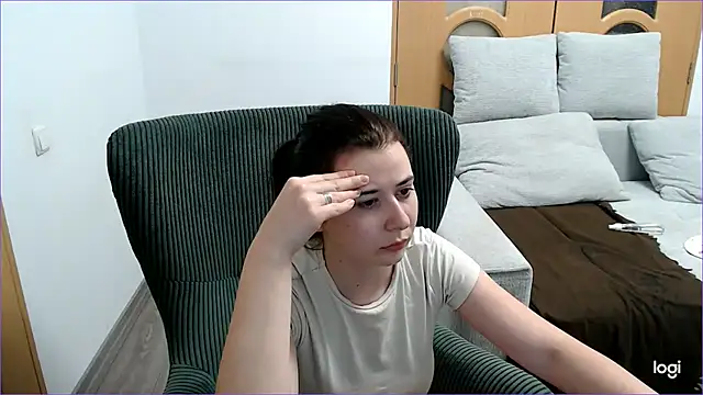 Snapshot of VioletaFlower7 chatting on February 16, 2026, 9:13 pm VioletaFlower7 online show from February 16, 2026, 9:13 pm