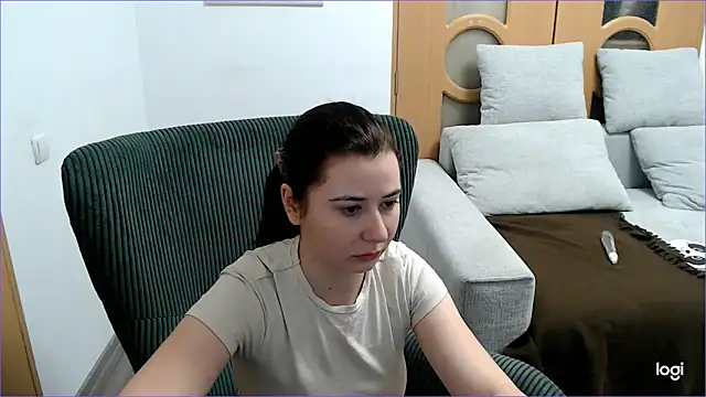 Snapshot of VioletaFlower7 chatting on February 16, 2026, 9:08 am VioletaFlower7 online show from February 16, 2026, 9:08 am