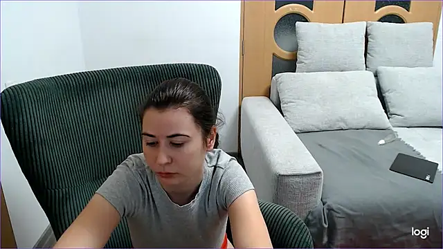 Snapshot of VioletaFlower7 chatting on November 16, 2025, 9:03 am VioletaFlower7 online show from November 16, 2025, 9:03 am