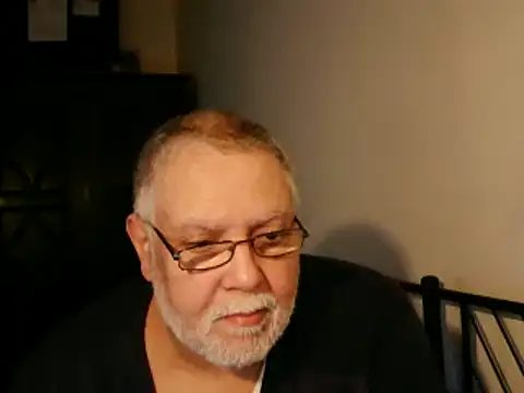 Snapshot of 100Tauros chatting on October 12, 2025, 9:27 pm 100Tauros online show from October 12, 2025, 9:27 pm