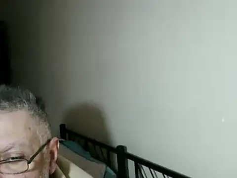 Snapshot of 100Tauros chatting on November 6, 2025, 10:52 am 100Tauros online show from November 6, 2025, 10:52 am