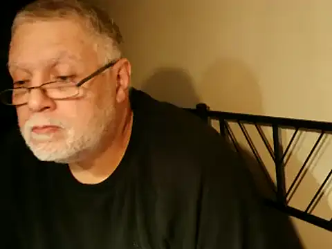 Snapshot of 100Tauros chatting on October 8, 2025, 10:21 pm 100Tauros online show from October 8, 2025, 10:21 pm