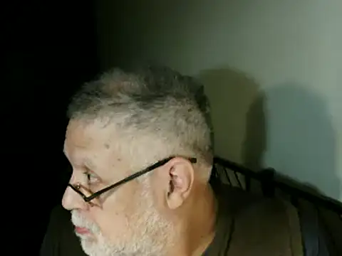 Snapshot of 100Tauros chatting on October 28, 2025, 10:31 pm 100Tauros online show from October 28, 2025, 10:31 pm