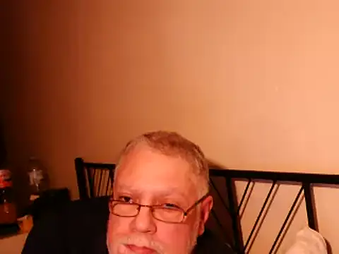 Snapshot of 100Tauros chatting on October 12, 2025, 9:21 am 100Tauros online show from October 12, 2025, 9:21 am