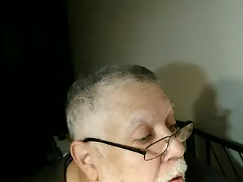 Snapshot of 100Tauros chatting on October 28, 2025, 10:25 am 100Tauros online show from October 28, 2025, 10:25 am