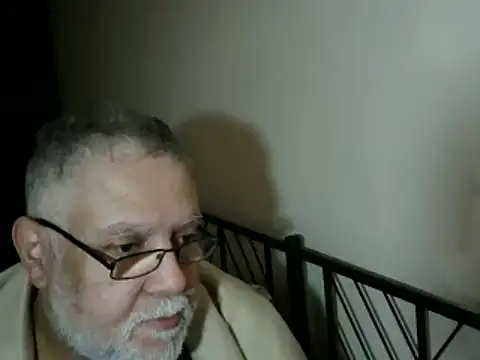 Snapshot of 100Tauros chatting on October 31, 2025, 10:56 am 100Tauros online show from October 31, 2025, 10:56 am