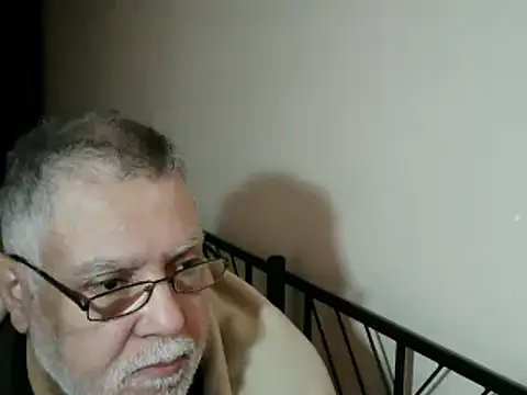 Snapshot of 100Tauros chatting on November 10, 2025, 12:43 pm 100Tauros online show from November 10, 2025, 12:43 pm