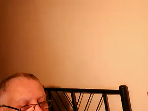 Snapshot of 100Tauros chatting on October 7, 2025, 10:11 pm 100Tauros online show from October 7, 2025, 10:11 pm