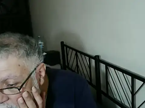 Snapshot of 100Tauros chatting on October 20, 2025, 8:15 am 100Tauros online show from October 20, 2025, 8:15 am