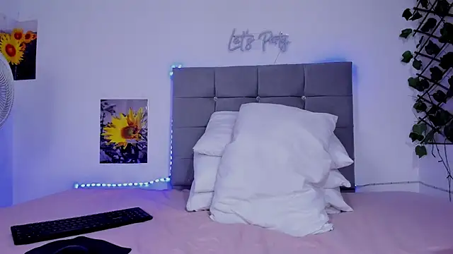 Ladysexy hot19 online show from September 19, 2025, 3:43 am