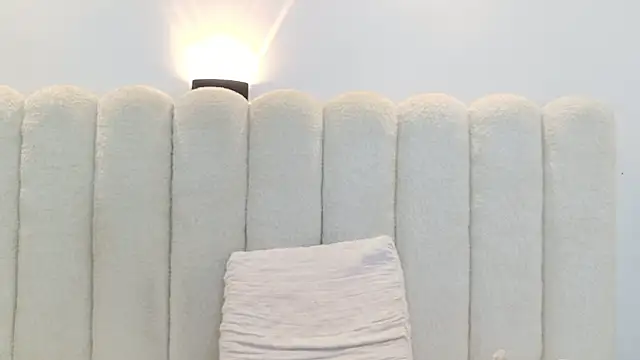 Juliabadlee online show from January 8, 2026, 11:22 pm