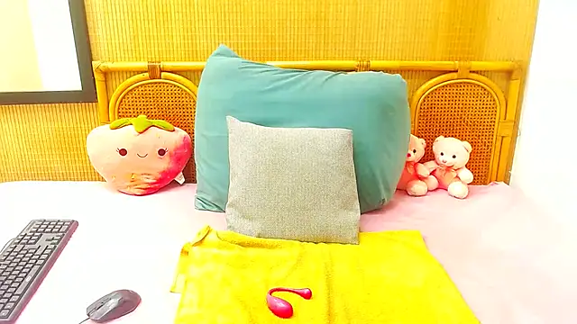 HugeMassiveBooty online show from March 14, 2025, 4:32 am