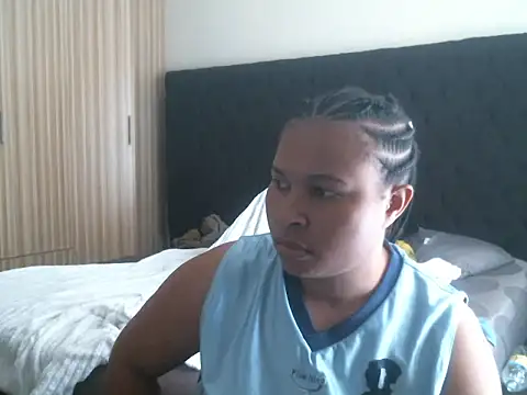 R-thequeen online show from November 17, 2025, 10:52 am