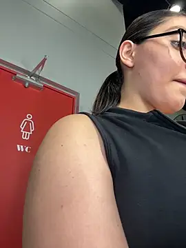 Snapshot of zui_lu chatting on March 10, 2025, 3:45 am zui lu online show from March 10, 2025, 3:45 am