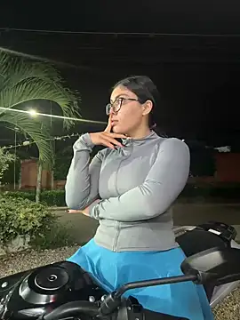 Snapshot of zui_lu chatting on February 26, 2025, 8:06 am zui lu online show from February 26, 2025, 8:06 am