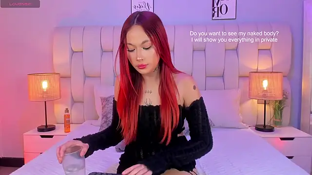 Snapshot of SkinnyFoxy chatting on April 4, 2026, 8:59 pm SkinnyFoxy online show from April 4, 2026, 8:59 pm