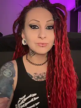 MartthaKatze online show from November 9, 2025, 4:44 pm