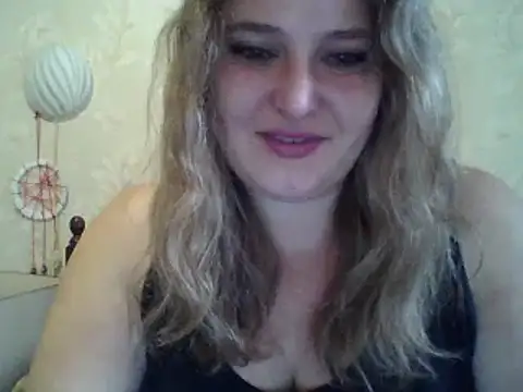 Snapshot of ParisMimi chatting on October 21, 2025, 8:36 am ParisMimi online show from October 21, 2025, 8:36 am