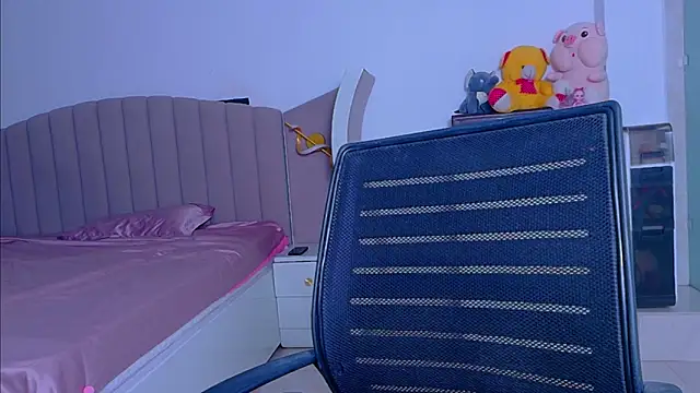 Snapshot of Aashika-Kaur chatting on November 29, 2025, 6:02 am Aashika-Kaur online show from November 29, 2025, 6:02 am