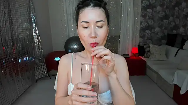 Snapshot of KarinaSweeety chatting on February 12, 2026, 1:00 pm KarinaSweeety online show from February 12, 2026, 1:00 pm