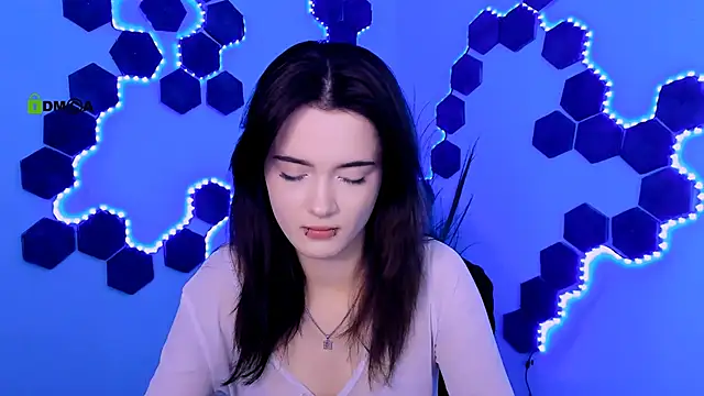 liana kisses online show from March 14, 2026, 8:15 pm