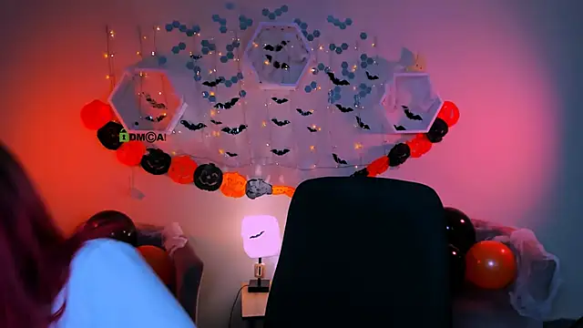 liana kisses online show from October 24, 2025, 7:46 pm