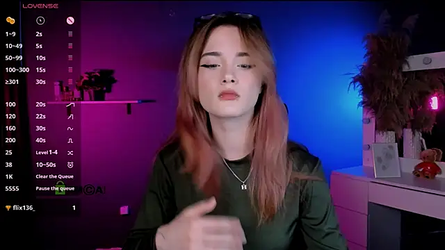 liana kisses online show from October 10, 2025, 7:36 pm