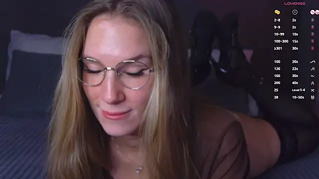 Snapshot of LeslieMines chatting on June 29, 2026, 10:59 am LeslieMines online show from June 29, 2026, 10:59 am