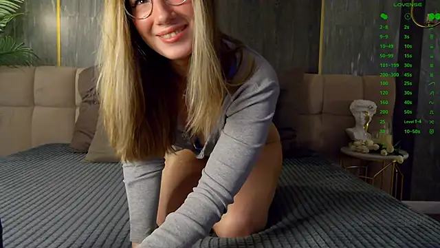 Snapshot of LeslieMines chatting on June 23, 2026, 6:33 am LeslieMines online show from June 23, 2026, 6:33 am