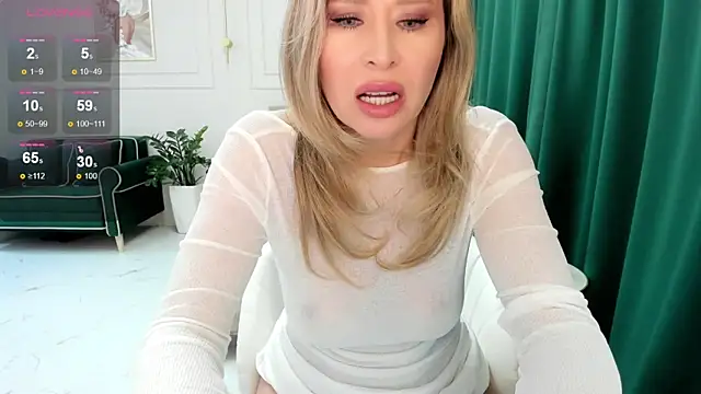 Snapshot of Jolie_Ozolla chatting on February 12, 2026, 12:49 pm Jolie Ozolla online show from February 12, 2026, 12:49 pm