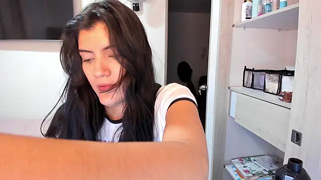 misstoya online show from December 22, 2025, 2:33 am