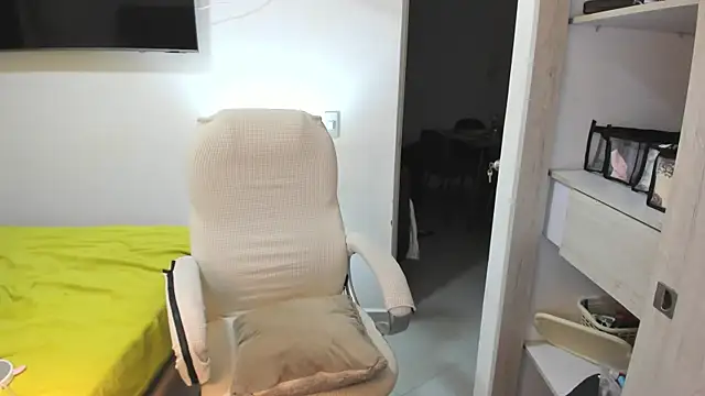 Snapshot of misstoya chatting on October 29, 2025, 1:26 am misstoya online show from October 29, 2025, 1:26 am