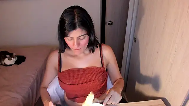 Snapshot of misstoya chatting on July 5, 2026, 2:05 am misstoya online show from July 5, 2026, 2:05 am