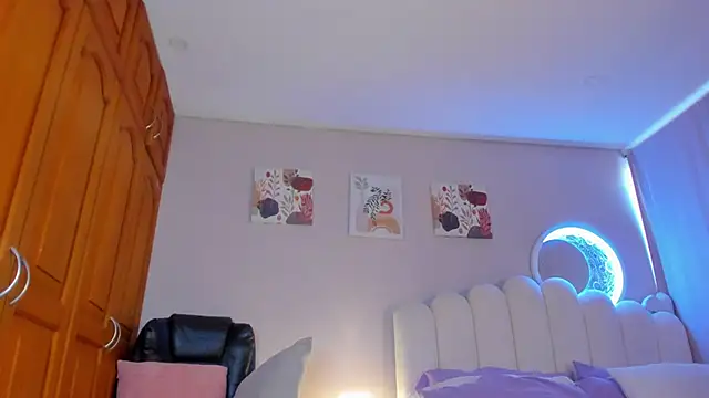 Snapshot of martinaaricci chatting on November 12, 2025, 12:20 pm martinaaricci online show from November 12, 2025, 12:20 pm