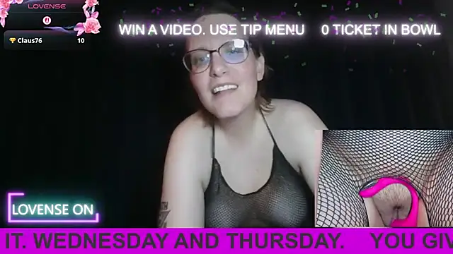 PernillaGirl online show from September 17, 2025, 6:21 pm