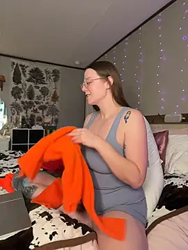 Sweetdee222x online show from October 31, 2025, 10:05 pm