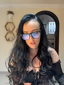 Snapshot of AndreaValencia chatting on July 15, 2026, 8:27 pm AndreaValencia online show from July 15, 2026, 8:27 pm